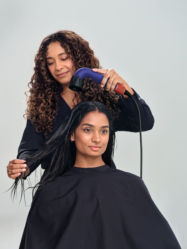 dyson Supersonic r Föhn in Aktion dyson Supersonic r Föhn in Aktion