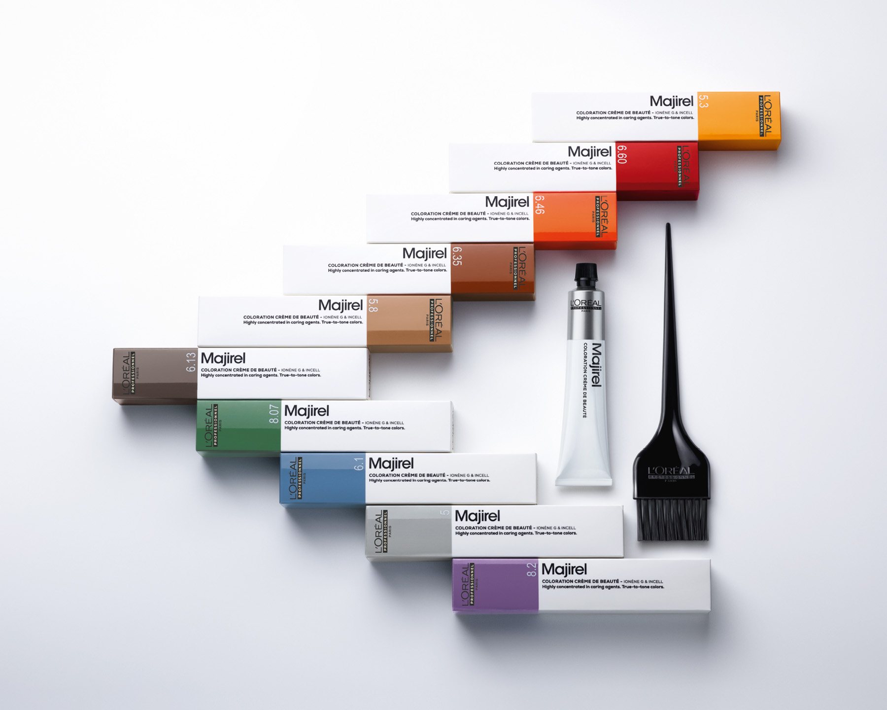 loreal-professionnel-majirel-haarfarben-verpackungen-in-vielen-nuancen-mit-farbschale-und-pinsel