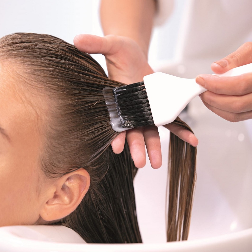 revlon-professional-re-start-volume-magnifying-melting-conditioner-anwendung-beim-auftragen