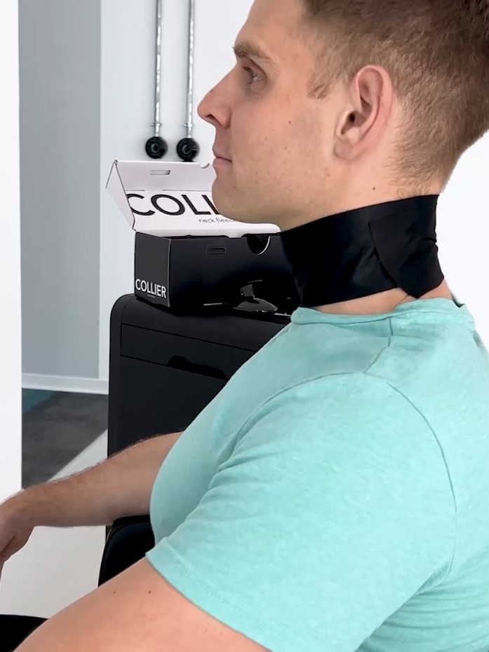 trend-design-halsschutzkrause-collier-schwarz-7-x-5-cm-getragen