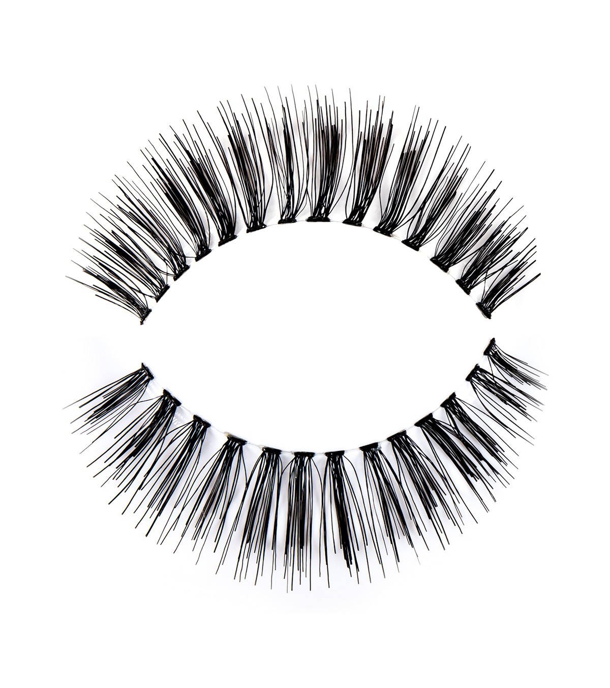 kuenstliche-wimpern-schwarz-gebogen-fuer-dramatischen-augenaufschlag