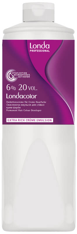 weisse-flasche-der-londa-professional-londacolor-entwickleremulsion-mit-lila-etikett–6-prozent-oxidationsmittel-fuer-haarfarben