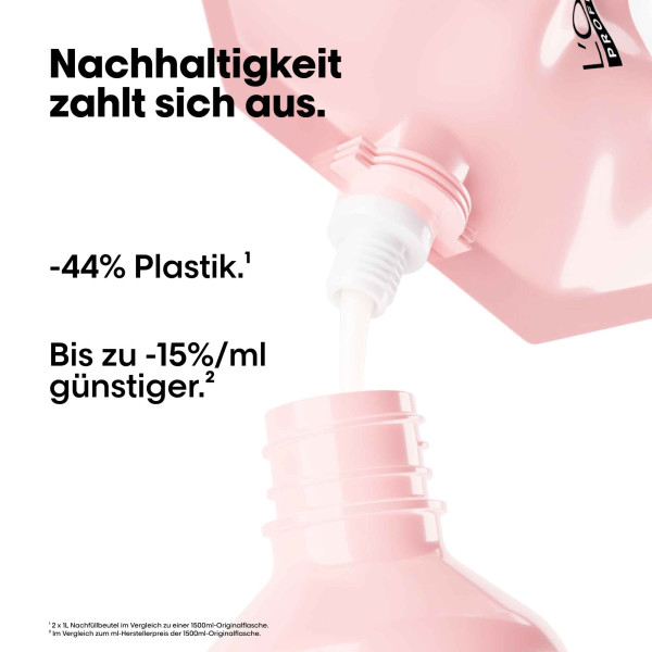 loreal-serie-expert-vitaminocolor-rosa-nachfuellbeutel-anwendung-wird-in-passende-flasche-gefuellt