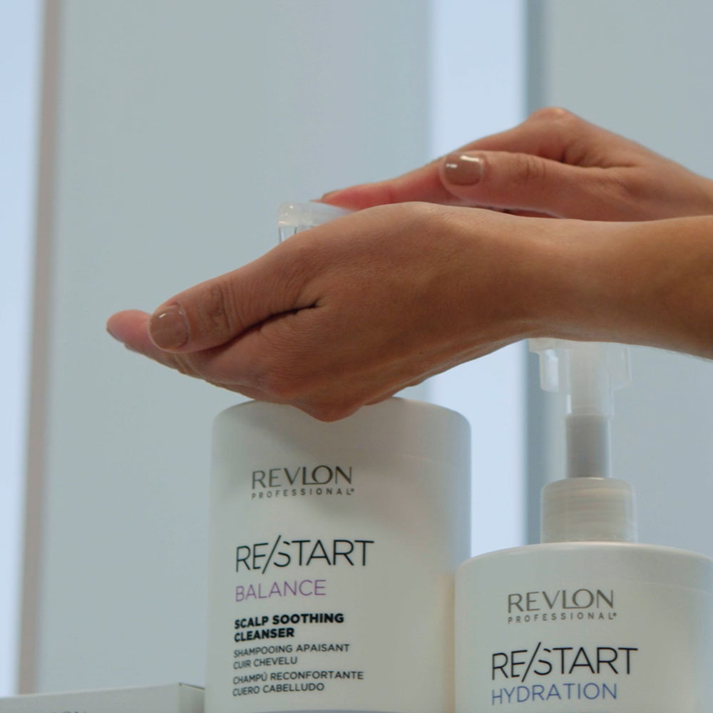 revlon-professional-re-start-balance-scalp-soothing-cleanser-fuer-empfindliche-kopfhaut-anwendung-flasche-und-konsistenz