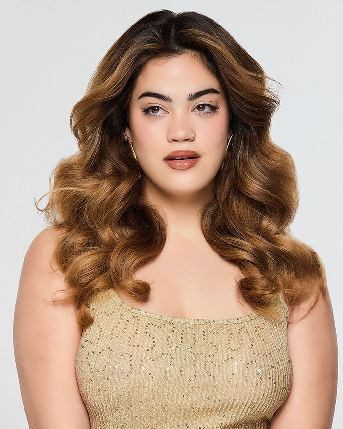 Modell wurde mit ghd chronos curve grand tong Lockenstab gestylt Modell wurde mit ghd chronos curve grand tong Lockenstab gestylt