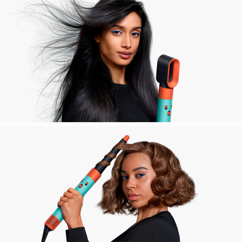 dyson_airwrap_tuerkis_mit_Foehnausatz_und_lockenaufsatz_an_zwei_modellen_stopperka