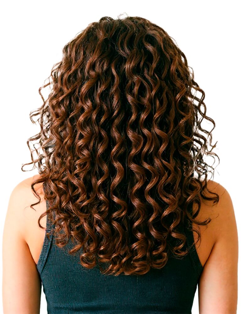 dusy-style-curl-cream-leave-in-pumpspender-modelfoto-mit-locken-nach-der-anwendung