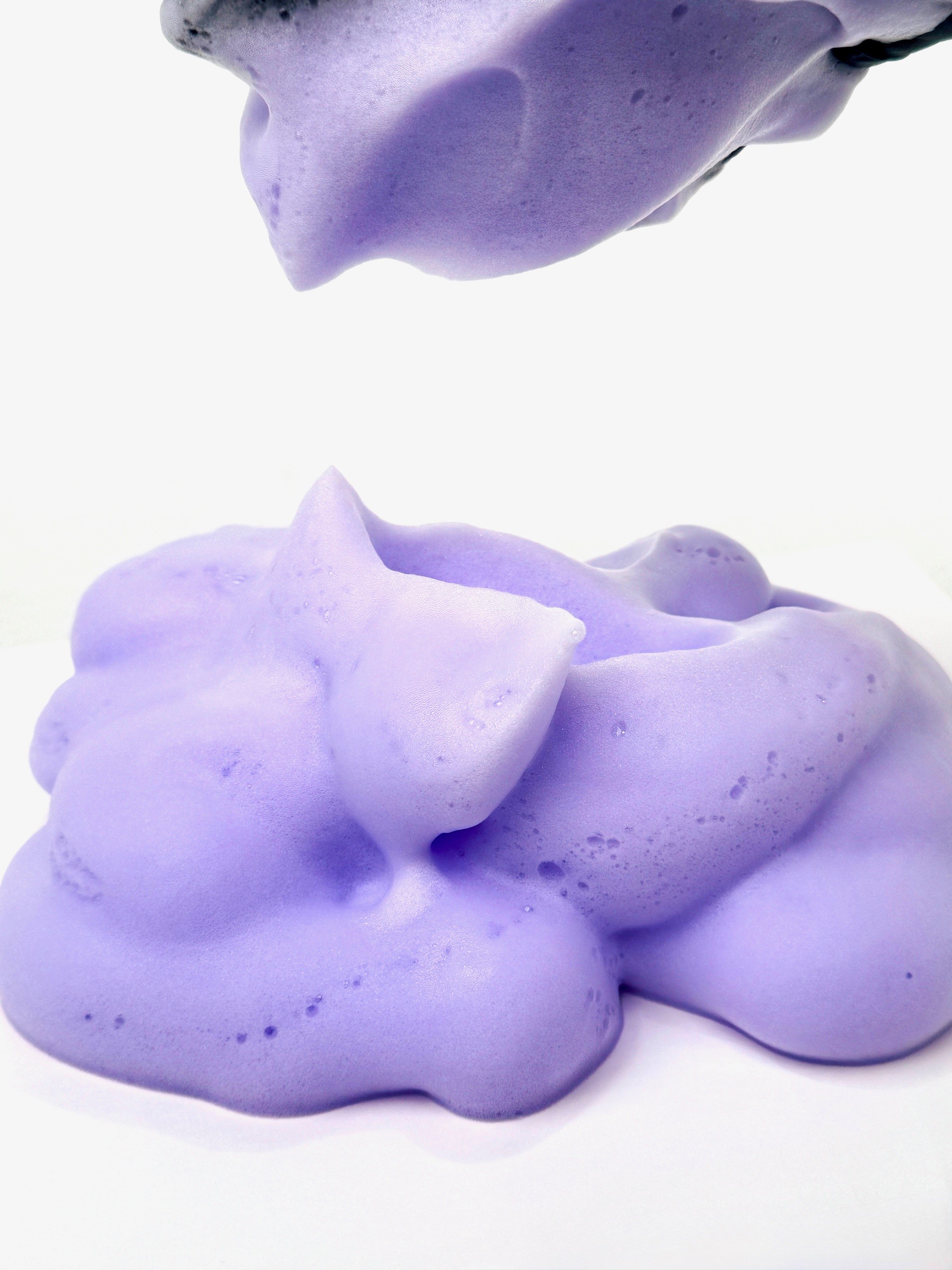 dusy-color-mousse-no-yellow-farbfoehnschaum-konsistenz-und-farbe