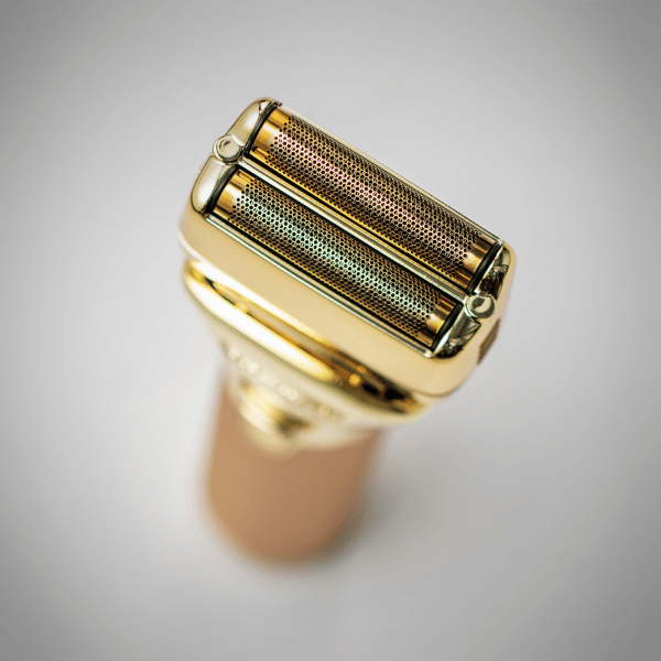 goldener-babylisspro-fxone-shaver-doppelfolien-scherkopf-in-nahaufnahme