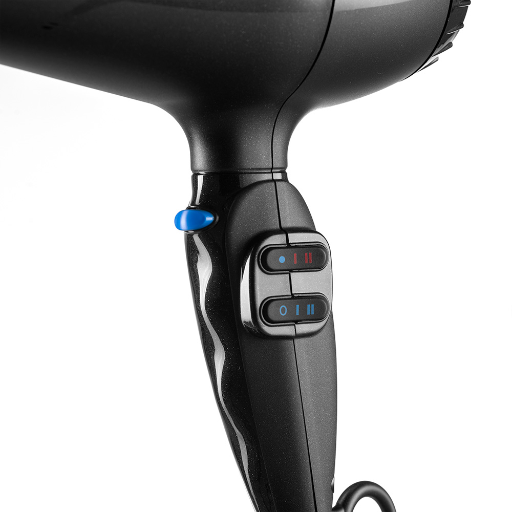 detailansicht-des-griffs-und-der-bedienelemente-am-babylisspro-levante-haartrockner