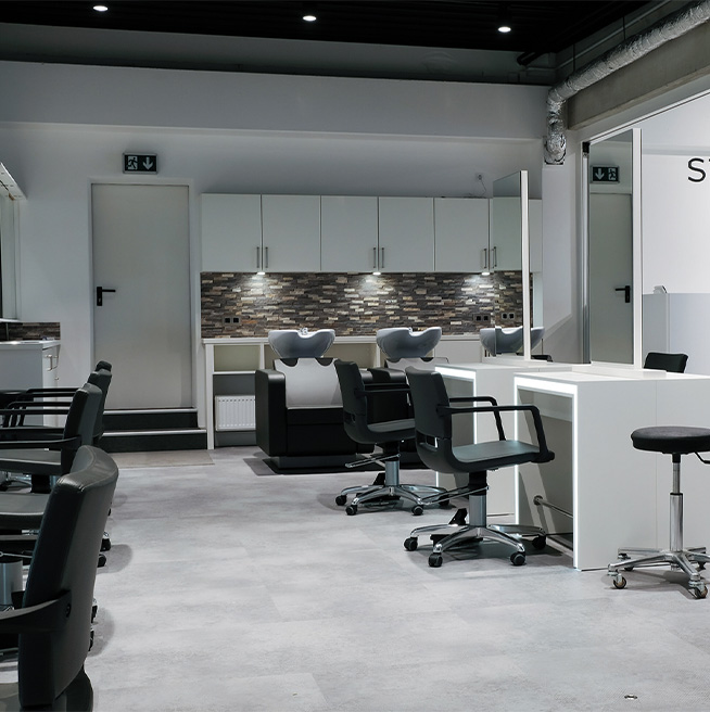 ueber_uns_bild_zeigt_unsere_akademie_fuer_friseurseminare_stopperka